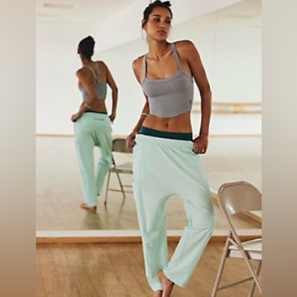 Free People Hot Shot Harem Jogger Pants in Mojito, size Medium EUC! - Picture 1 of 7
